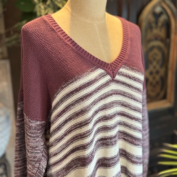 Urban Outfitters oversized slouchy v-neck stripped sweater - Picture 12 of 16